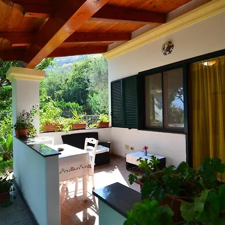 Проживание в семье Casa Nel Искья